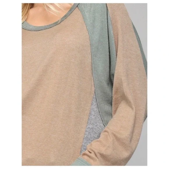 Mixed Color Block Loose Fit Top - Picture 3 of 3